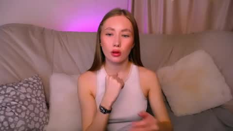  Elly  online show from May 3, 2026, 2:50 am
