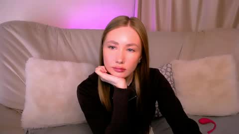 Snapshot of ellycolins_ chatting on May 22, 2026, 3:24 am Elly online show from May 22, 2026, 3:24 am