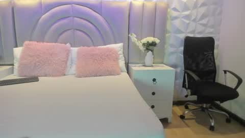 Ellye online show from July 2, 2026, 11:16 am