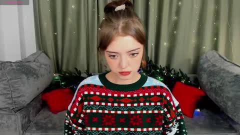 Snapshot of ellyford chatting on December 8, 2024, 8:25 pm Elly online show from December 8, 2024, 8:25 pm