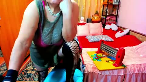 ellyhot53 online show from December 13, 2024, 12:09 am