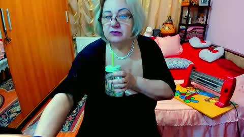 ellyhot53 online show from January 19, 2025, 2:28 pm