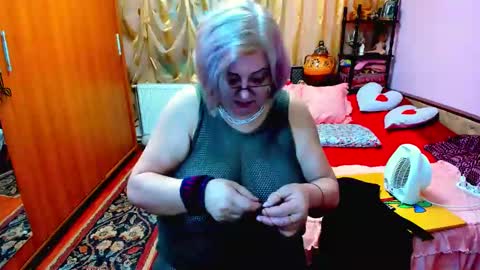 ellyhot53 online show from February 18, 2025, 2:49 pm