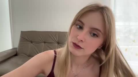 ellykeyofficial online show from May 18, 2026, 3:51 pm