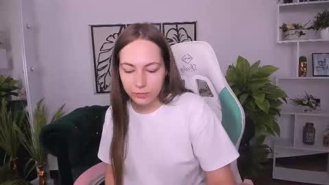 Snapshot of elma_lily chatting on September 15, 2025, 6:02 am elma_lily online show from September 15, 2025, 6:02 am