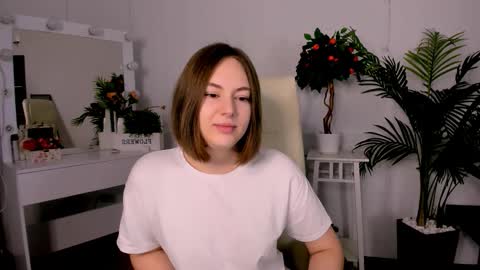 elma_lily online show from December 14, 2025, 6:52 am