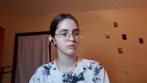 Kate online show from June 15, 2026, 12:18 pm