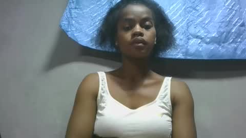 elodie228680 online show from May 15, 2026, 3:46 am