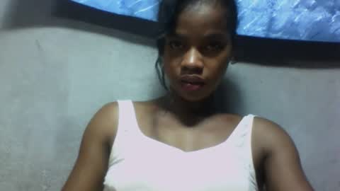 elodie228680 online show from May 28, 2026, 7:33 pm