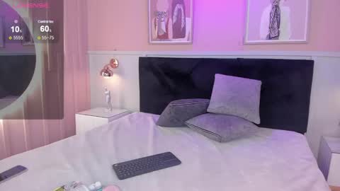 Elodie  online show from May 6, 2026, 12:10 pm