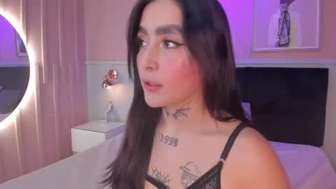 Elodie  online show from June 16, 2026, 12:08 pm