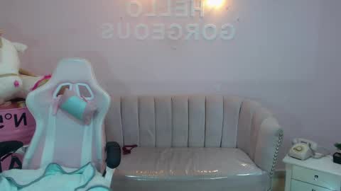 Elody  online show from February 21, 2025, 9:45 am