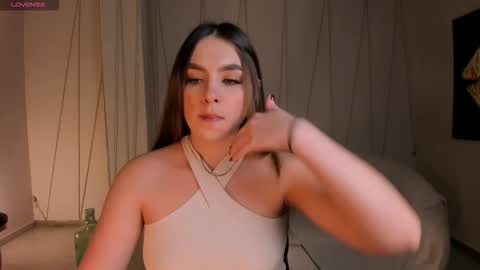 ELOISA OLIVERO online show from November 9, 2025, 7:01 pm