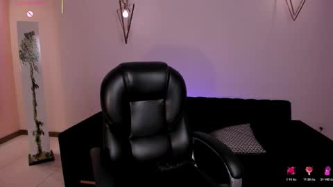 ELOISA OLIVERO online show from November 25, 2025, 7:47 pm