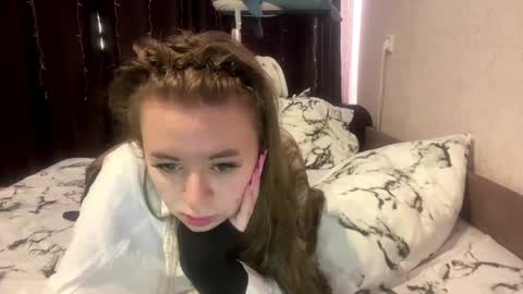 eloiscolins online show from May 25, 2026, 4:40 am