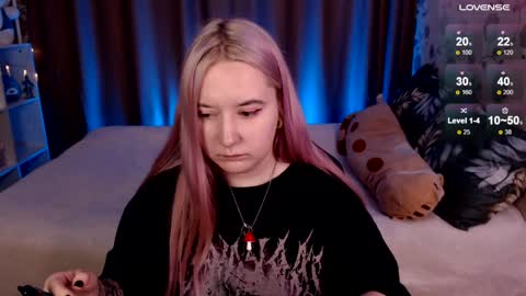 Snapshot of elovinora chatting on December 16, 2024, 1:42 am Ela give me a thumbs up if you like it  and this is important for the development of the account online show from December 16, 2024, 1:42 am