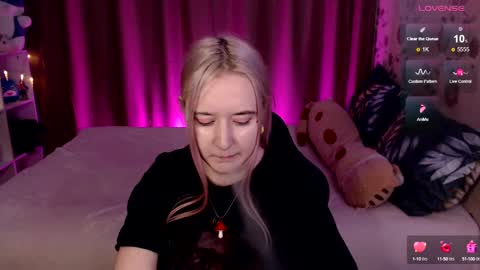 Snapshot of elovinora chatting on December 18, 2024, 10:02 pm Ela give me a thumbs up if you like it  and this is important for the development of the account online show from December 18, 2024, 10:02 pm