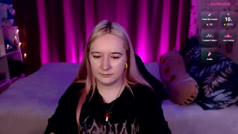 Snapshot of elovinora chatting on December 19, 2024, 10:21 pm Ela give me a thumbs up if you like it  and this is important for the development of the account online show from December 19, 2024, 10:21 pm