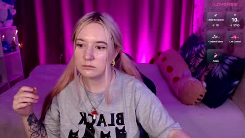 Snapshot of elovinora chatting on December 31, 2024, 11:06 pm Ela give me a thumbs up if you like it  and this is important for the development of the account online show from December 31, 2024, 11:06 pm