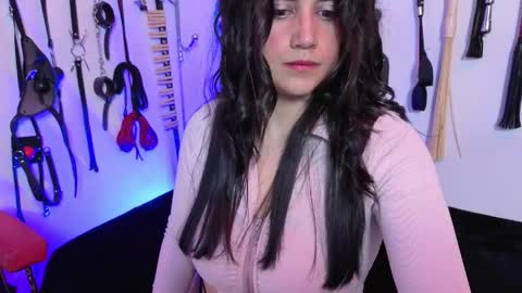 elowen_halley1 online show from May 5, 2026, 6:16 pm