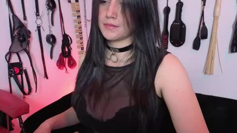 elowen_halley1 online show from May 6, 2026, 6:24 pm