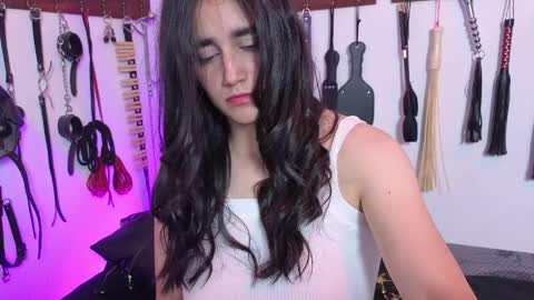 elowen_halley1 online show from May 7, 2026, 6:24 pm