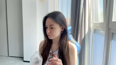 Milana online show from May 11, 2026, 9:04 am