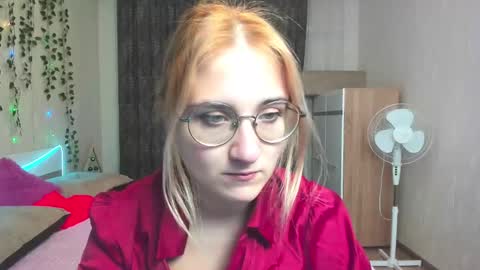 Elsa  online show from December 12, 2024, 2:48 am