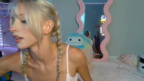 elsa_may online show from June 16, 2026, 12:13 am