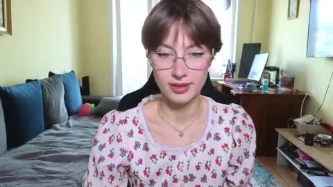 elsaangel online show from April 18, 2026, 7:23 am