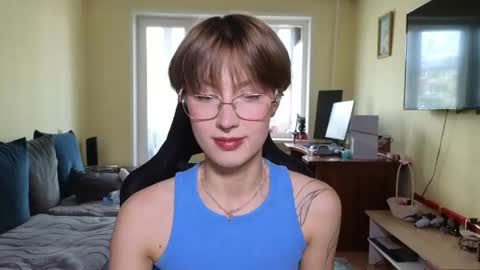 elsaangel online show from May 7, 2026, 7:36 am