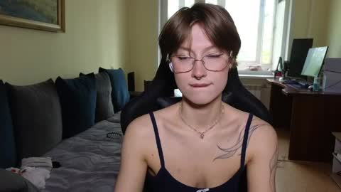 elsaangel online show from May 16, 2026, 6:21 am