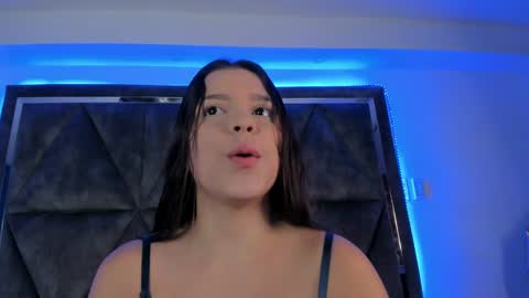 Snapshot of elsalombardi chatting on February 19, 2025, 12:11 pm Elsa online show from February 19, 2025, 12:11 pm