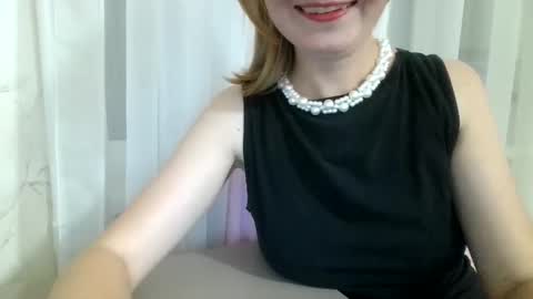 ElsaMartinez22 online show from October 3, 2025, 4:15 pm