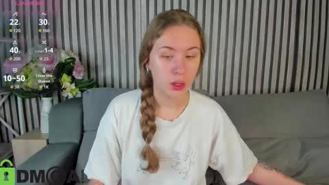 Snapshot of elsie_cutties chatting on October 4, 2025, 1:03 am Elsie online show from October 4, 2025, 1:03 am