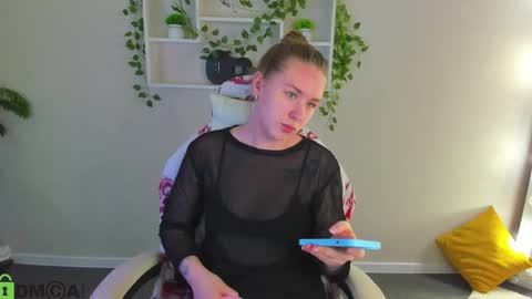 Snapshot of elsie_cutties chatting on November 7, 2025, 12:43 am Elsie online show from November 7, 2025, 12:43 am