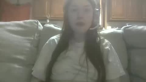 Elsie Rain online show from April 24, 2026, 4:37 am