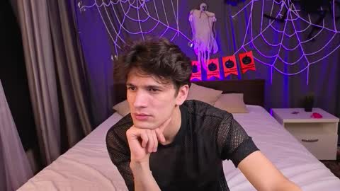 Elvano online show from October 25, 2025, 9:42 pm