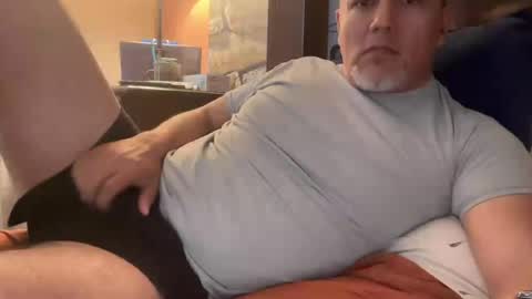 Snapshot of elvecinoequipadon chatting on July 6, 2026, 3:47 pm Petrhus Rockpic online show from July 6, 2026, 3:47 pm