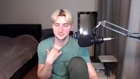 Snapshot of elvin_vaenight chatting on September 10, 2025, 9:37 pm Elvin Vaenight online show from September 10, 2025, 9:37 pm