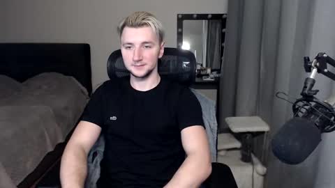 Snapshot of elvin_vaenight chatting on October 30, 2025, 6:52 pm Elvin Vaenight online show from October 30, 2025, 6:52 pm