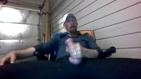 elwooood7 online show from May 9, 2026, 11:04 am