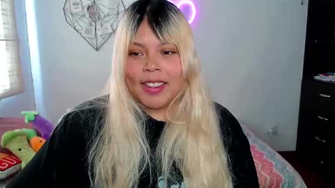 Snapshot of elymoon chatting on September 8, 2025, 5:23 pm Ely online show from September 8, 2025, 5:23 pm