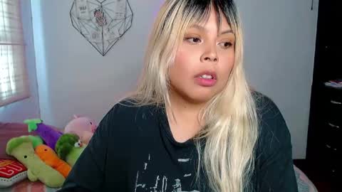 Snapshot of elymoon chatting on September 16, 2025, 9:27 pm Ely online show from September 16, 2025, 9:27 pm