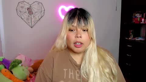 Snapshot of elymoon chatting on October 2, 2025, 8:16 pm Ely online show from October 2, 2025, 8:16 pm