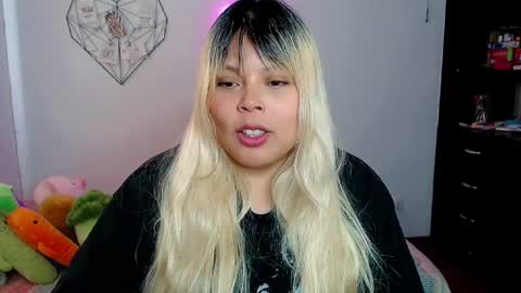 Snapshot of elymoon chatting on October 6, 2025, 8:28 pm Ely online show from October 6, 2025, 8:28 pm