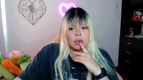 Snapshot of elymoon chatting on October 7, 2025, 7:11 pm Ely online show from October 7, 2025, 7:11 pm