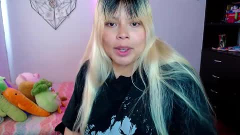 Snapshot of elymoon chatting on October 8, 2025, 9:34 pm Ely online show from October 8, 2025, 9:34 pm