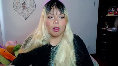 Snapshot of elymoon chatting on October 20, 2025, 7:14 pm Ely online show from October 20, 2025, 7:14 pm