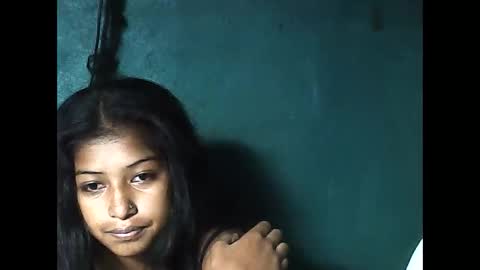 Snapshot of elynah195043 chatting on May 19, 2026, 4:46 pm elynah195043 online show from May 19, 2026, 4:46 pm